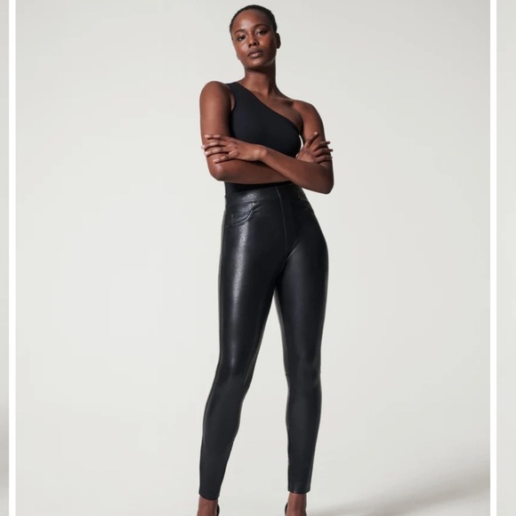 Spanx Leather Like pull on pants Ankle Skinny Black leggings size Medium - Picture 1 of 7
